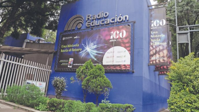 Controversia por la riqueza de Fernanda Tapia y Radio Educación