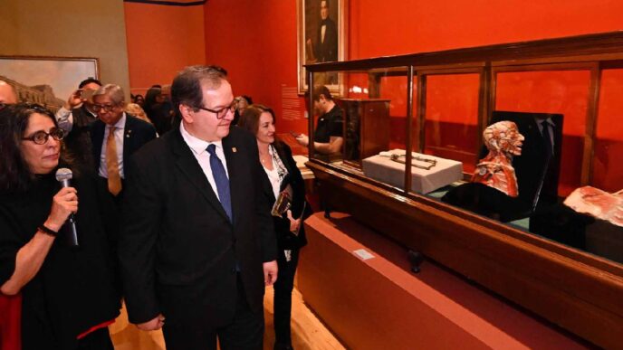 Exposición destaca la historia de la UNAM en su 475 aniversario