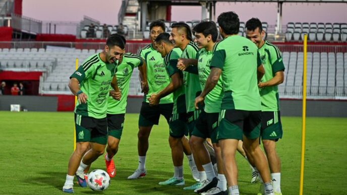 Gilberto Mora y Hirving Lozano se pierden el partido de México ante Chile