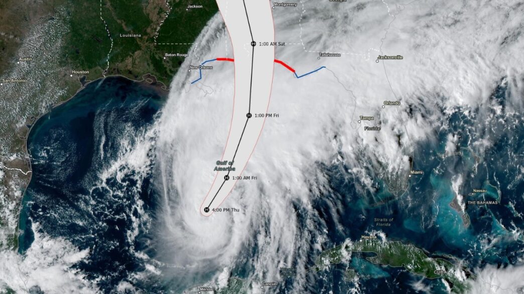 Huracán Isaías alcanza categoría 2 con vientos de 155 km/h