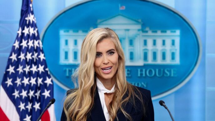 Zacharia, nueva jefa de prensa de Trump, admite reprobación de examen de abogacía